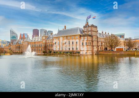 Den Haag, Niederlande Binnenhof parlament und Hofvijver See Stockfoto