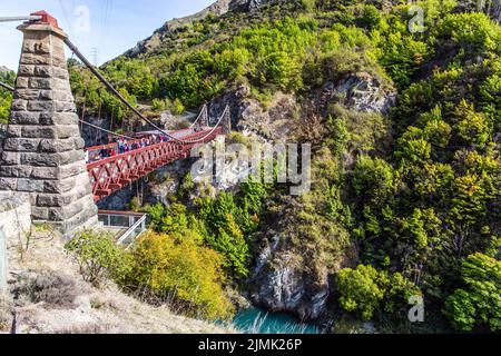 Fluss und Brücke Kawarau Stockfoto