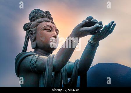 Bronzestatue in der Nähe von Tian Tan Buddha, Hongkong Stockfoto