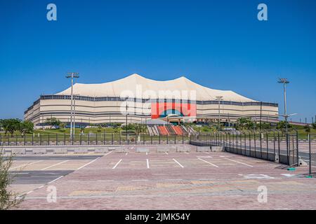 Im Al Bayt Stadium werden Spiele für die FIFA-Weltmeisterschaft 2022 in Katar ausgetragen Stockfoto