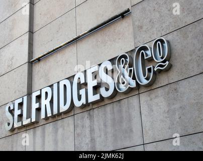 Schild über dem kaufhaus selfridges im stadtzentrum von manchester Stockfoto