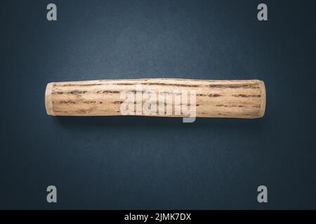 Traditioneller Regenstab aus Kaktusholz, isoliert auf Wei Stockfotografie  - Alamy