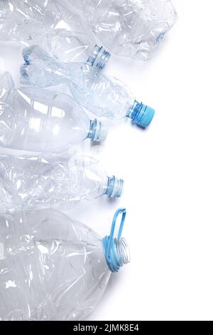 Konzepte der Verschmutzung und des Recyclings. Verschiedene gebrauchte Plastikflaschen Stockfoto