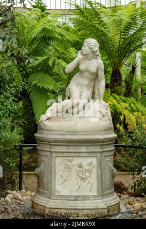 Statue von Eve im Kibble Palace, Botanischer Garten, Glasgow, Schottland Stockfoto