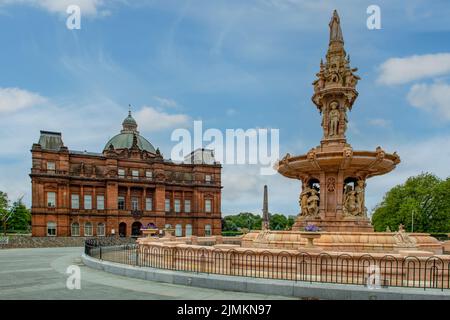 People's Palace und Doulton Fountain, Glasgow Green, Glasgow, Schottland Stockfoto