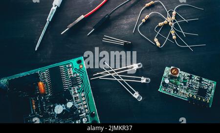 Hardware-Reparatur-Shop elektronische Komponenten Werkzeuge Stockfoto