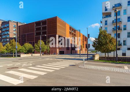 Brown Parking House Ejler Bille in Ã˜restad. Kopenhagen, Dänemark Stockfoto