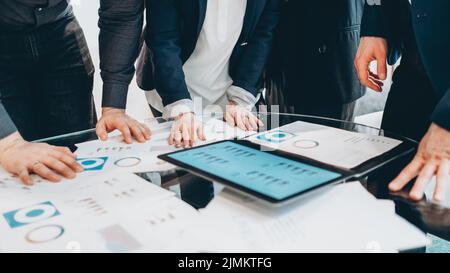 Ergebnisse der Finanzforschung für Geschäftspartner Stockfoto