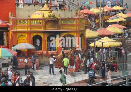 Haridwar, Uttarakhand, Indien - 02 25 2022: Ganga Ghat Tempel in Har Ki Pauri Stockfoto
