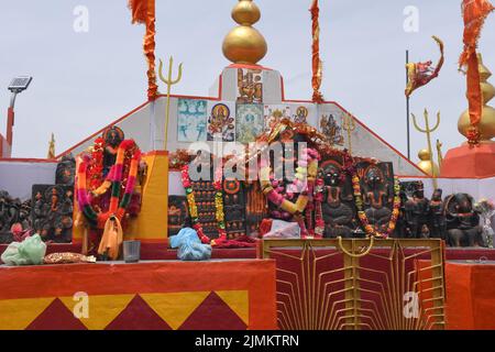 Mandi, Himachal Pradesh, Indien - 05 23 2022: Dachloser Tempel von Shikari Mata. Shikari Devi mandir, das sich im Distrikt Mandi, Himachal Pradesh befindet Stockfoto