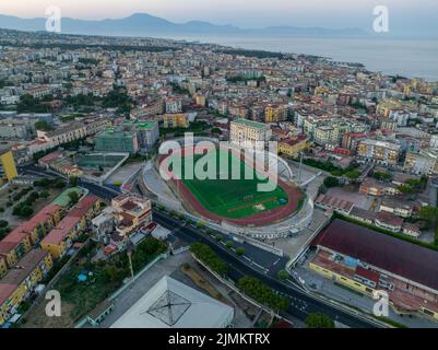 Luftaufnahme des Stadions San Ciro ist ein Stadion in Portici in der Via Giovanni Farina Italien. Top down Fußballplatz, Stadion. Stockfoto