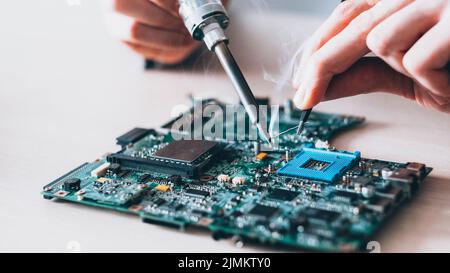 Elektronik Wissenschaft Hardware Diagnose Löten Stockfoto