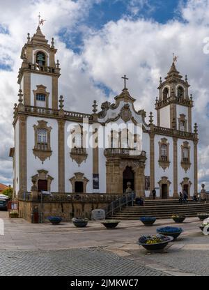 Blick auf die historische Kirche Igreja da Misericordia im alten Stadtzentrum von Viseu Stockfoto