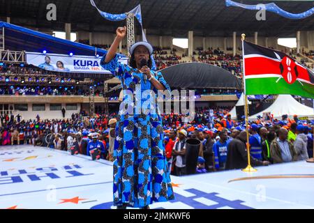 Nairobi, Kenia. 6. August 2022. Martha Karua von der Azimio la Umoja One Kenya spricht während der Finallye der Koalitionen im Kasarani Stadium in Nairobi, Kenia. Die Azimio La Umoja One Kenya Final Rally Im Moi International Stadium-Kasarani. (Bild: © Donwilson Odhiambo/ZUMA Press Wire) Stockfoto