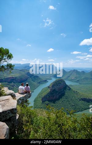 Panoramarundweg Soute Africa, Schlucht des Flusses Blyde mit den drei Rondavels, beeindruckender Blick auf drei Rondavels und den fluss blyde Stockfoto