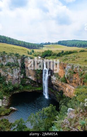 Panoramarundweg Soute Africa, Schlucht des Flusses Blyde mit den drei Rondavels, beeindruckender Blick auf drei Rondavels und den fluss blyde Stockfoto