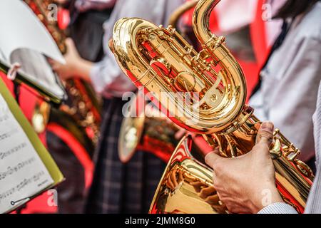 Studenten, die den Sax blasen Stockfoto