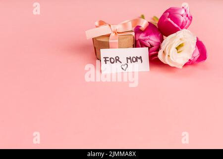 Mom Note kleine Geschenkbox Stockfoto