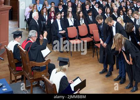 Abschlussfeier der Oxford University im Sheldonian Theatre, August 2022 Stockfoto