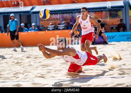 BIRMINGHAM, GROSSBRITANNIEN. 06. August 2022. Javier BELLO aus England während des Beach Volleyball Halbfinals von Birmingham 2022 - Commonwealth Games auf dem Smithfield Market am Samstag, 06. August 2022 in BIRMINGHAM, GROSSBRITANNIEN. Kredit: Taka Wu/Alamy Live Nachrichten Stockfoto