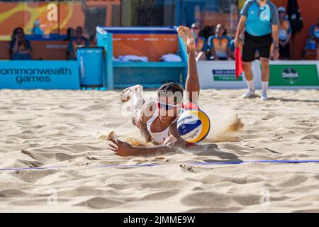 BIRMINGHAM, GROSSBRITANNIEN. 06. August 2022. Javier BELLO aus England während des Beach Volleyball Halbfinals von Birmingham 2022 - Commonwealth Games auf dem Smithfield Market am Samstag, 06. August 2022 in BIRMINGHAM, GROSSBRITANNIEN. Kredit: Taka Wu/Alamy Live Nachrichten Stockfoto