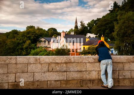 Kirchturm der katholischen Kirche Saint Mary's und Saint Patrick's in Avoca, Irland. Stockfoto