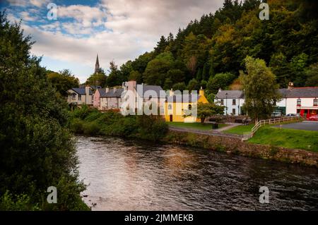 Kirchturm der katholischen Kirche Saint Mary's und Saint Patrick's in Avoca, Irland. Stockfoto