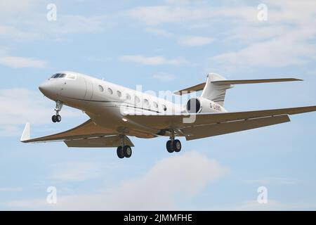 Gulfstream G650ER G-DSMR landete beim Royal International Air Tattoo RIAT 2022 bei RAF Fairford, Großbritannien Stockfoto