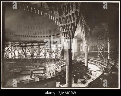 Poelzig Hans (1869-1936), großes Schauspielhaus in Berlin (1919): Inneneinrichtung im Bau. Foto auf Papier, 18 x 24,1 cm (einschließlich Scankanten) Stockfoto