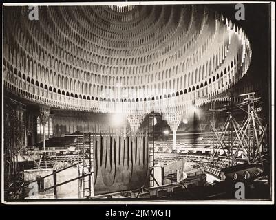 Poelzig Hans (1869-1936), großes Schauspielhaus in Berlin (1919): Inneneinrichtung im Bau. Foto auf Papier, 18 x 24 cm (einschließlich Scankanten) Stockfoto