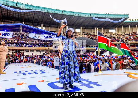 Nairobi, Kenia. 06. August 2022. Martha Karua von der Azimio la Umoja One Kenya spricht während der Finallye der Koalitionen im Kasarani Stadium. Die Azimio La Umoja One Kenya Final Rally fand im Moi International Stadium-Kasarani statt. Kredit: SOPA Images Limited/Alamy Live Nachrichten Stockfoto