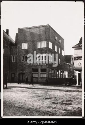 Poelzig Hans (1869-1936), Kreissparkasse Wolgast (1931): Marktansicht. Foto auf Papier, 17,7 x 12,6 cm (einschließlich Scankanten) Stockfoto