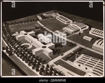Poelzig Hans (1869-1936), Deutsches Luftfahrtinstitut für Luftfahrt, Berlin-Charlottenburg (1930): Modellansicht. Foto auf Papier, 17,4 x 23,6 cm (einschließlich Scankanten) Stockfoto