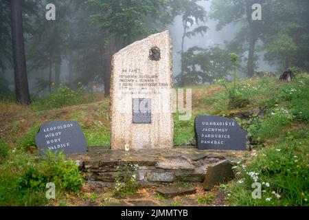 Denkmal für die Opfer des kommunistischen Regimes. Das Hotel liegt am Berg Hostýn, Mähren. Erinnert sowohl an die Opfer vor Ort als auch an Gefängnisse, die vom kommunistischen Regime benutzt wurden. Stockfoto