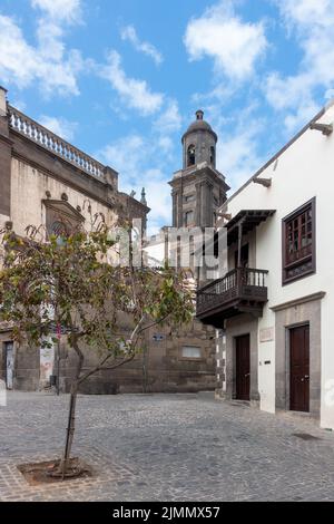 Glockenturm von Santa Ana, römisch-katholische Kirche in Las Palmas, Kanarische Inseln Stockfoto