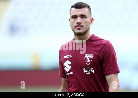 Alessandro Buongiorno vom FC Turin schaut während der Coppa Italia zwischen dem FC Turin und dem FC Palermo am 6. August 2022 im Stadio Olimpico in Turin, Italien, auf. Stockfoto