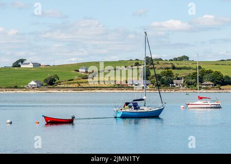 Courtmacsherry, West Cork, Irland. 7. August 2022. Courtmacsherry in West Cork ist heute mit Touristen und Einheimischen beschäftigt, mit Sonnenschein und hohen Temperaturen von 20C. Met Éireann prognostiziert eine mögliche Hitzewelle gegen Ende nächster Woche. Quelle: AG News/Alamy Live News Stockfoto