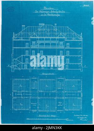 Unbekannter Architekt, Schule für 18 Klassen in Landsberg (1899): Grundriß 1. Stock, Längsschnitt 1: 100. Lithographie, 67,5 x 50,7 cm (einschließlich Scankanten) Stockfoto