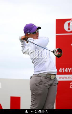 Ashleigh Buhai aus Südafrika auf dem 15.-Loch während der letzten Übungsrunde der 2013 Ricoh Women's British Open am 3. Juli auf dem St Andrews Old Course Stockfoto