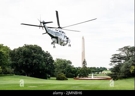Washington, Usa. 07. August 2022. Marine One verlässt das Weiße Haus mit dem Präsidenten, um nach Rehoboth Beach, Delaware zu gehen. (Foto: Michael Brochstein/Sipa USA) Quelle: SIPA USA/Alamy Live News Stockfoto