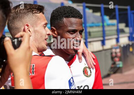 ARNHEM, NIEDERLANDE - 7. AUGUST: Javairo Dilrosun von Feyenoord feiert das dritte Tor während des niederländischen Eredivisie-Spiels zwischen Vitesse und Feyenoord am 7. August 2022 in Gelredome in Arnhem, Niederlande (Foto: Peter Lous/Orange Picts) Stockfoto