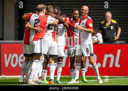 Arnhem - Lutsharel Geertruida von Feyenoord feiert den 2-5 während des Spiels zwischen Vitesse und Feyenoord am 7. August 2022 in Arnhem, Niederlande. (Box zu Box Pictures/Tom Bode) Stockfoto