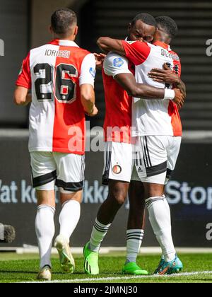 Arnhem - Lutsharel Geertruida von Feyenoord feiert den 2-5 während des Spiels zwischen Vitesse und Feyenoord am 7. August 2022 in Arnhem, Niederlande. (Box zu Box Pictures/Tom Bode) Stockfoto