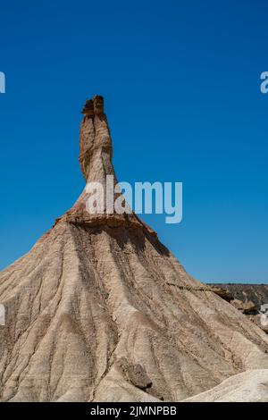 Die Castildetenra liegt in einer halbwüstenartigen Naturregion oder in einem Badland, das Ton, Kreide und Sandstein zusammensetzt, Bardenas Reales, Navarra Spanien Stockfoto