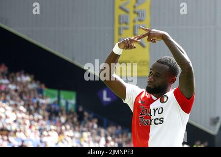 ARNHEM - Lutsharel Geertruida aus Feyenoord feiert den 2-5 während des niederländischen Eredivisie-Spiels zwischen Vitesse und Feyenoord beim Gelredome am 7. August 2022 in Arnhem, Niederlande. ANP PIETER STAM DE YOUNG Stockfoto