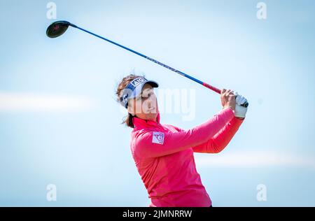 Englands Georgia Hall auf dem 5. T-Shirt am vierten Tag der AIG Women's Open im Muirfield in Gullane, Schottland. Bilddatum: Sonntag, 7. August 2022. Stockfoto