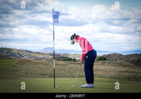 Englands Georgia Hall auf dem Grün 4. am vierten Tag der AIG Women's Open im Muirfield in Gullane, Schottland. Bilddatum: Sonntag, 7. August 2022. Stockfoto