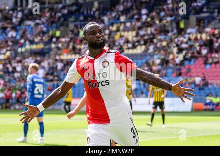 Arnhem - Lutsharel Geertruida von Feyenoord feiert den 2-5 während des Spiels zwischen Vitesse und Feyenoord am 7. August 2022 in Arnhem, Niederlande. (Box-to-Box-Bilder/Yannick Verhoeven) Stockfoto