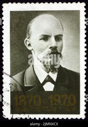 RUSSLAND - UM 1970: Eine in Russland gedruckte Briefmarke zeigt das Porträt von Wladimir Iljitsch Lenin, Foto von Yu. Mebius, 1900, Jahrestag der Geburt von V. I. L. Stockfoto