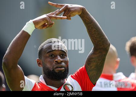 ARNHEM, NIEDERLANDE - 7. AUGUST: Lutsharel Geertruida aus Feyenoord feiert das fünfte Tor während des niederländischen Eredivisie-Spiels zwischen Vitesse und Feyenoord am 7. August 2022 in Gelredome in Arnhem, Niederlande (Foto: Peter Lous/Orange Picts) Stockfoto